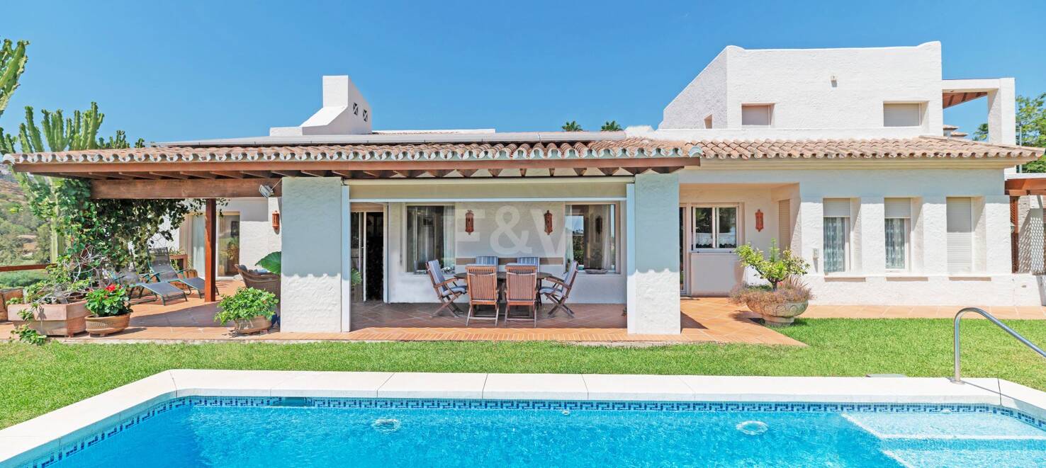 Classic Villa i La Alquería med spektakulär golf och havsutsikt