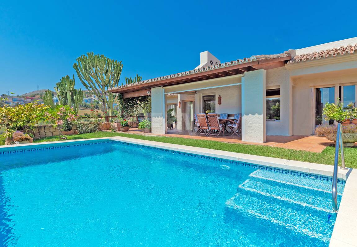 Villa classique à La Alquería avec vue spectaculaire sur la mer et le golf