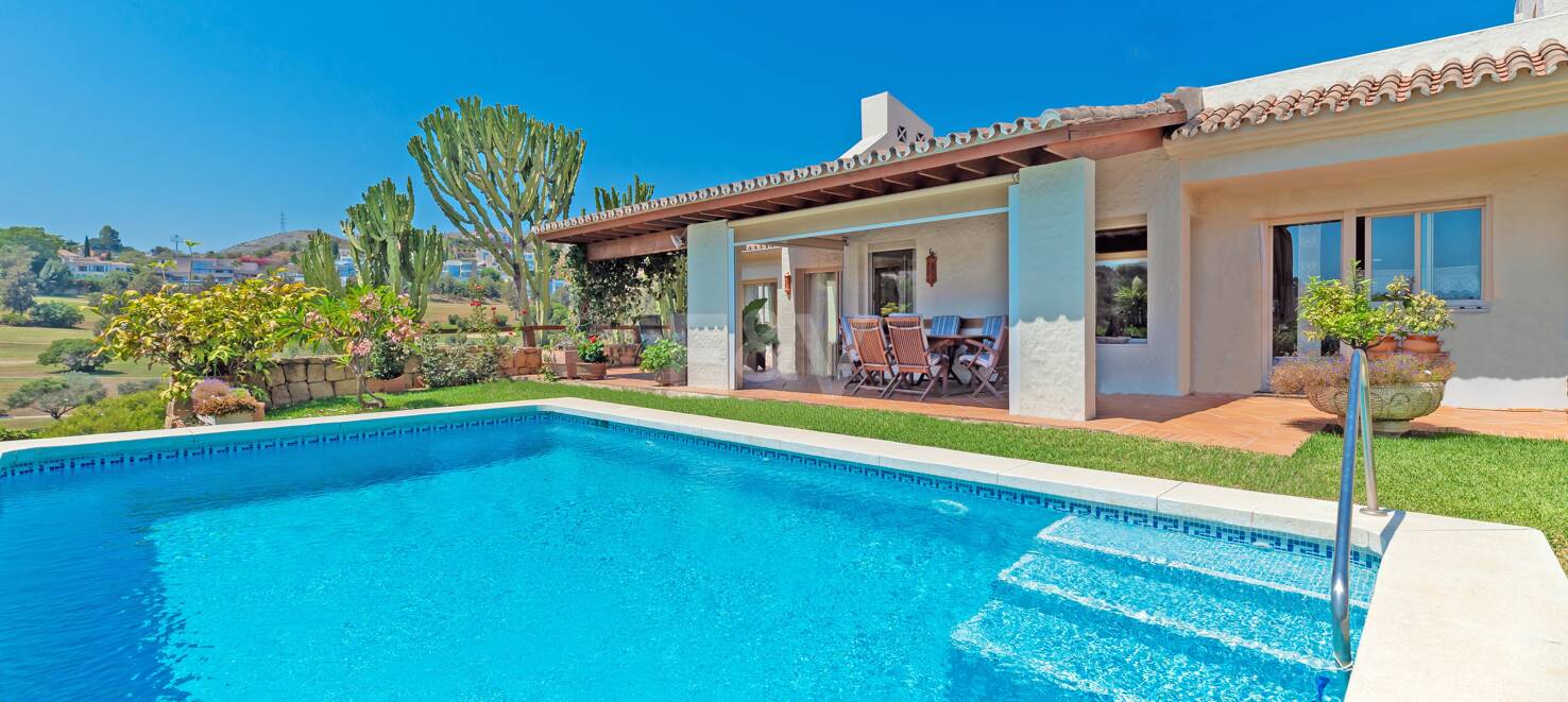 Classic Villa i La Alquería med spektakulär golf och havsutsikt