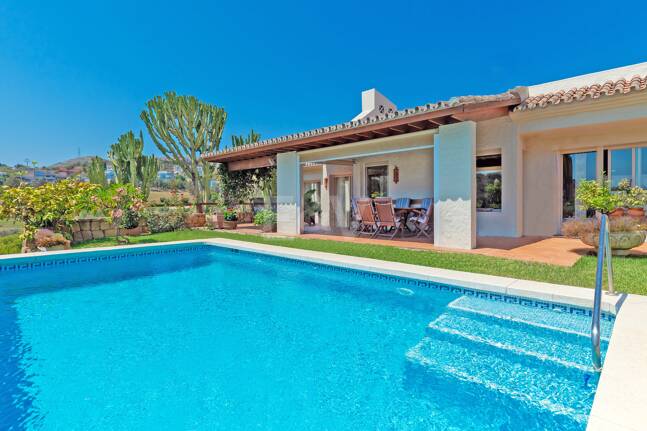 Villa classique à La Alquería avec vue spectaculaire sur la mer et le golf