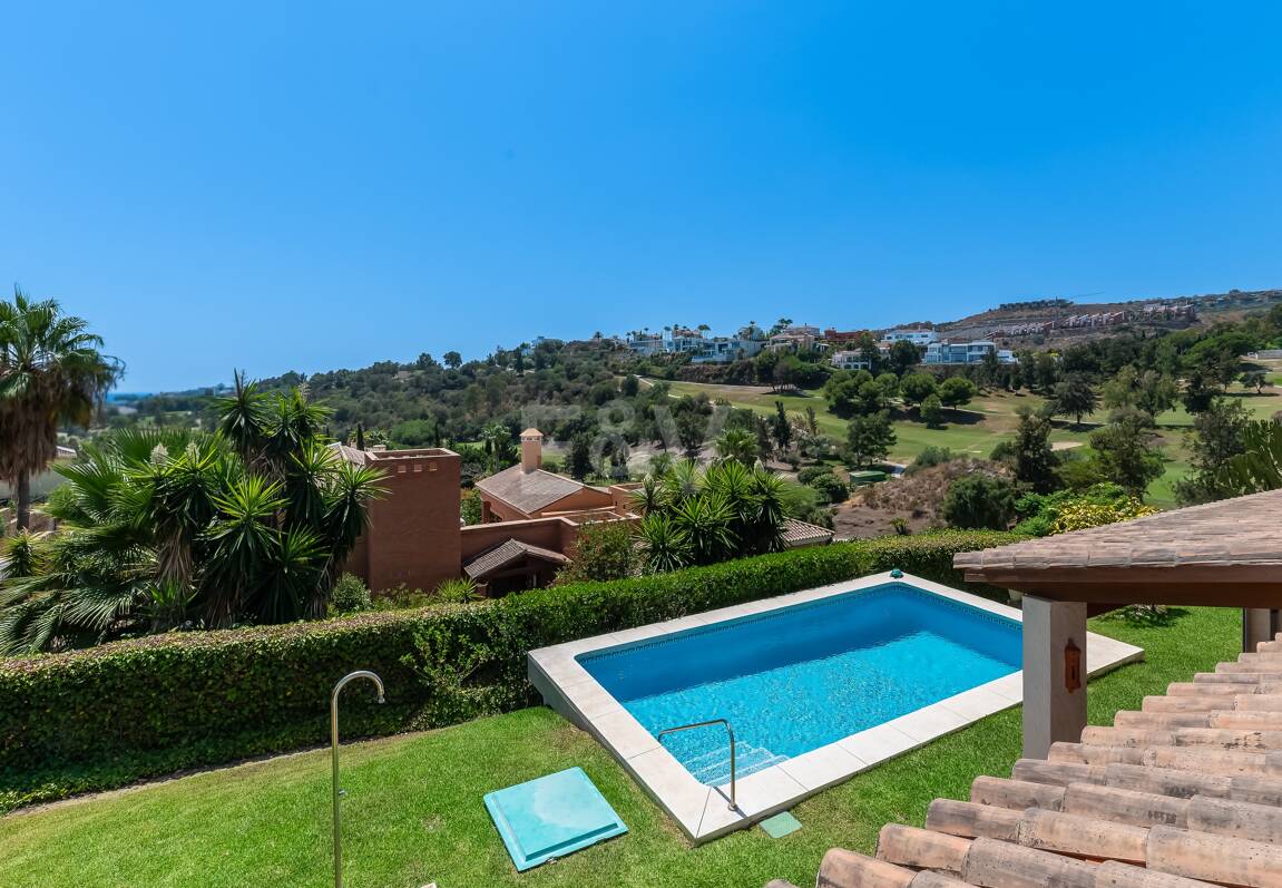 Villa classique à La Alquería avec vue spectaculaire sur la mer et le golf