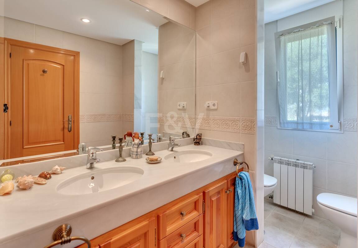 Villa classique à La Alquería avec vue spectaculaire sur la mer et le golf