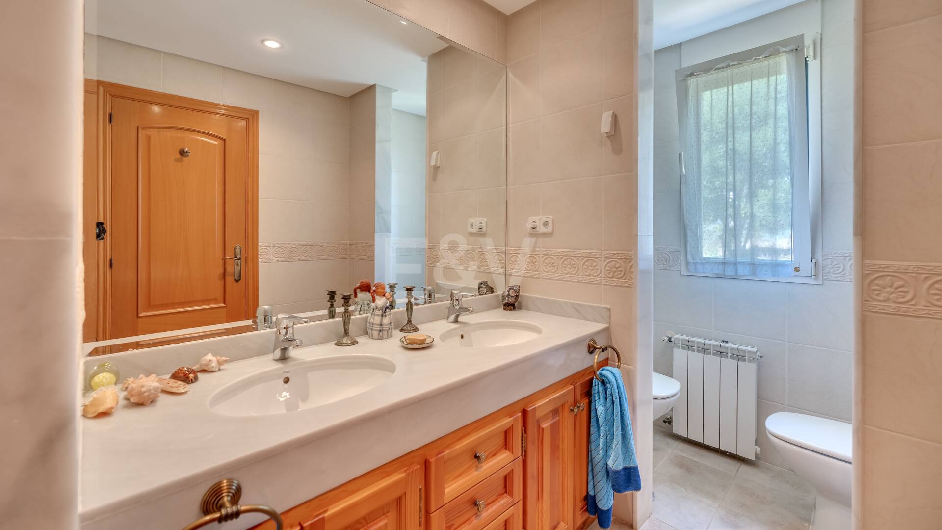 First Line Golf Villa in La Alquería with Spectacular Golf and Sea Views