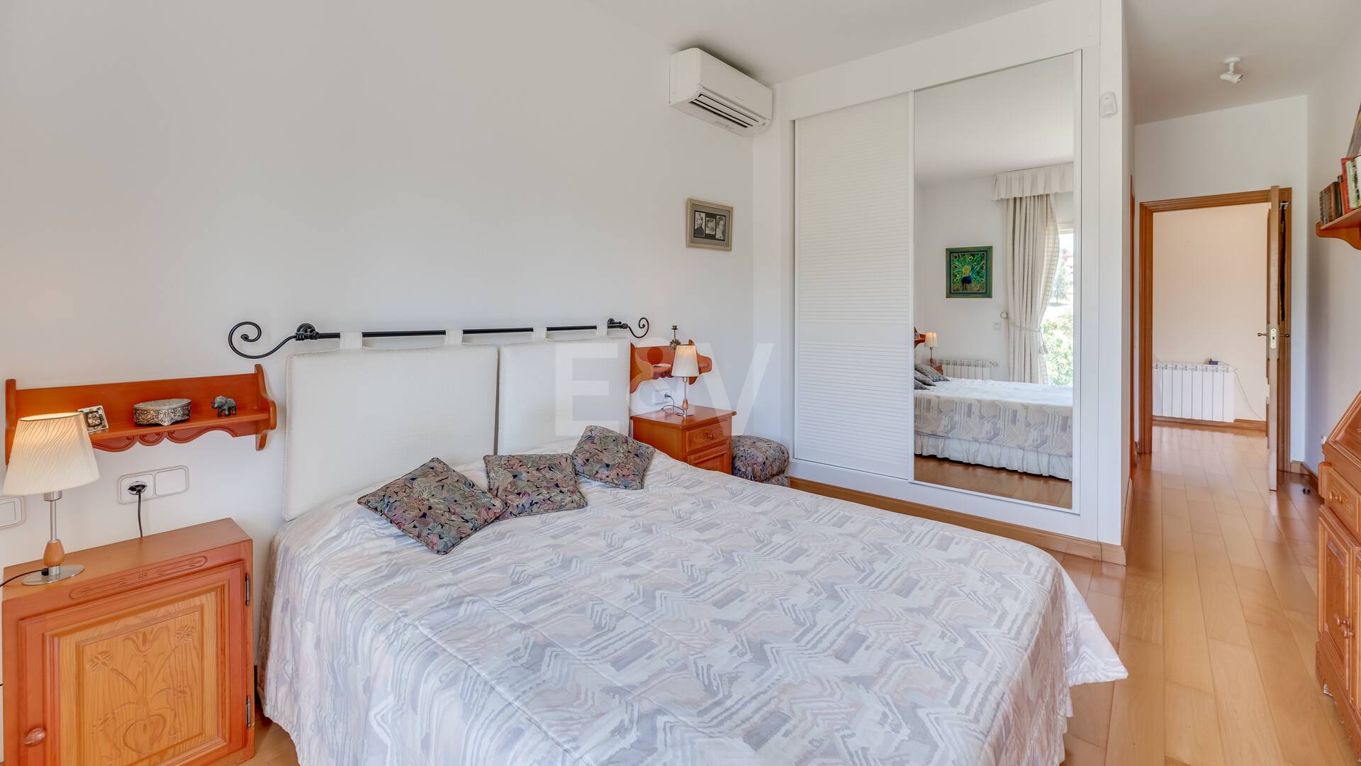 First Line Golf Villa in La Alquería with Spectacular Golf and Sea Views