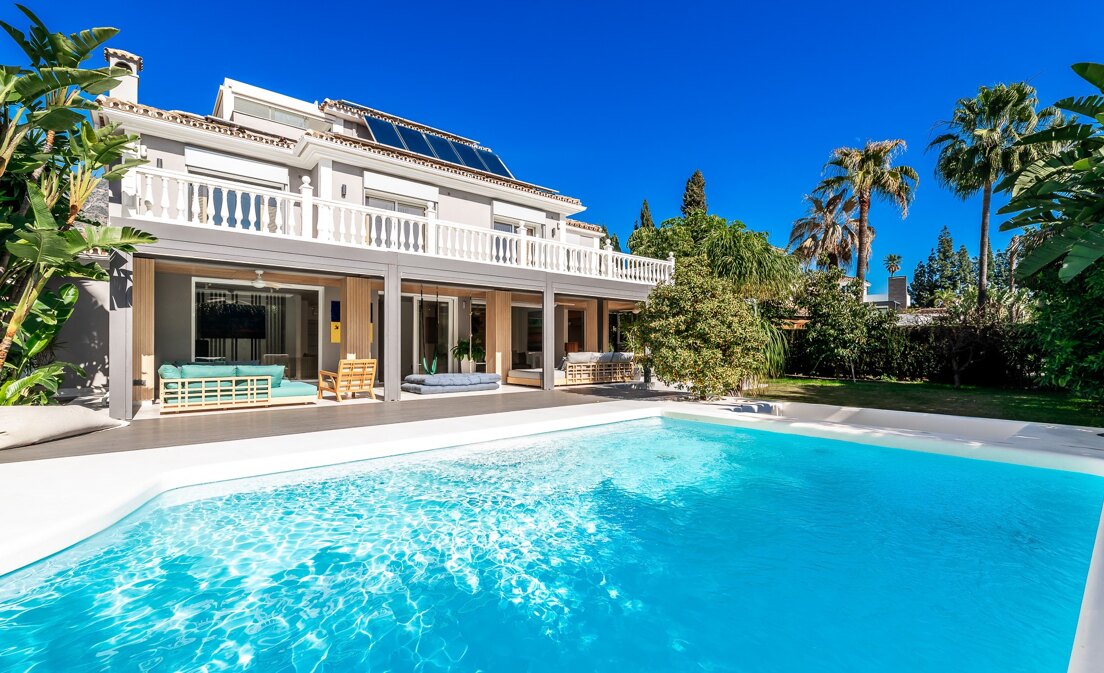 Stylish Modern Villa with Sea Views in Nagüeles