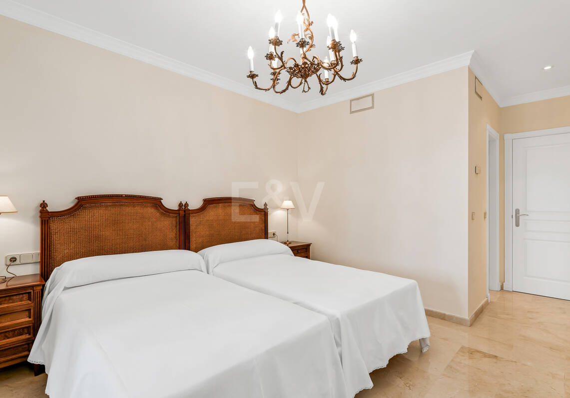 Elviria Beachfront Apartament z oszałamiającymi widokiem na morze