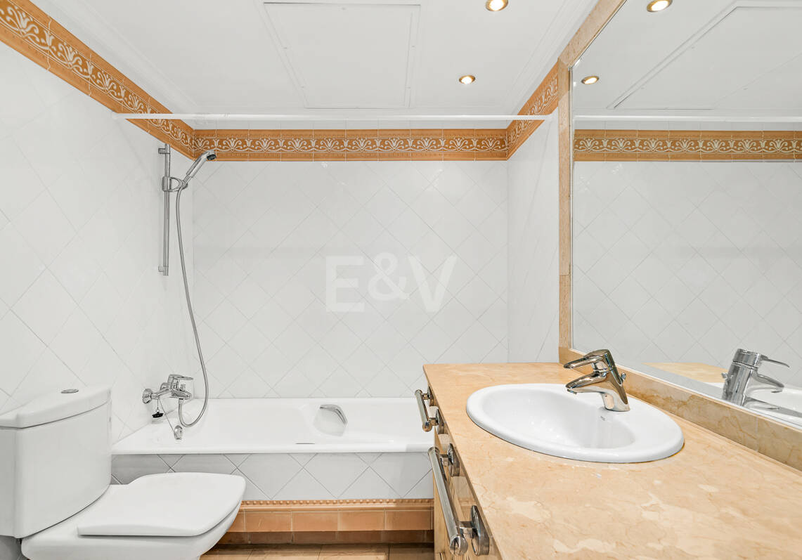 Elviria Beachfront Apartament z oszałamiającymi widokiem na morze
