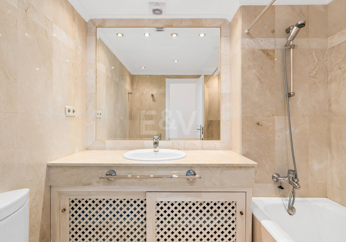 Elviria Beachfront Apartament z oszałamiającymi widokiem na morze