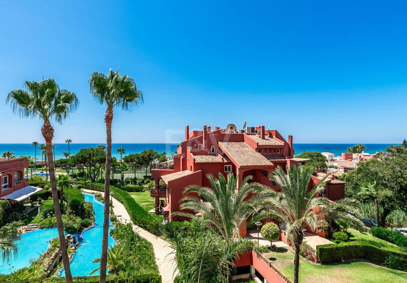 Apartamento Frente al Mar en Elviria con Vistas Impresionantes