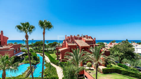 Apartamento Frente al Mar en Elviria con Vistas Impresionantes