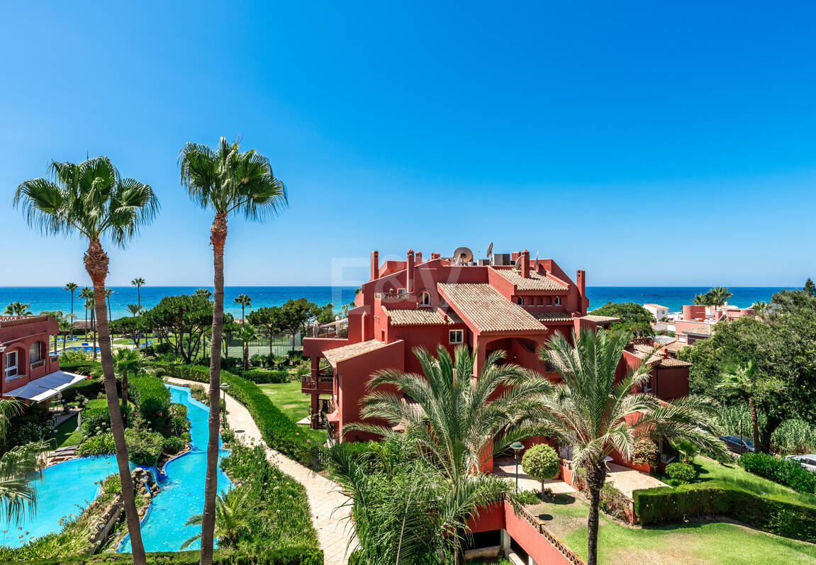 Apartamento Frente al Mar en Elviria con Vistas Impresionantes
