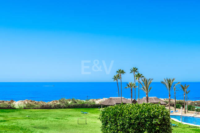 Elviria Beachfront Lägenhet med fantastisk havsutsikt