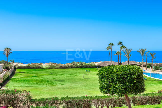 Elviria Beachfront Lägenhet med fantastisk havsutsikt