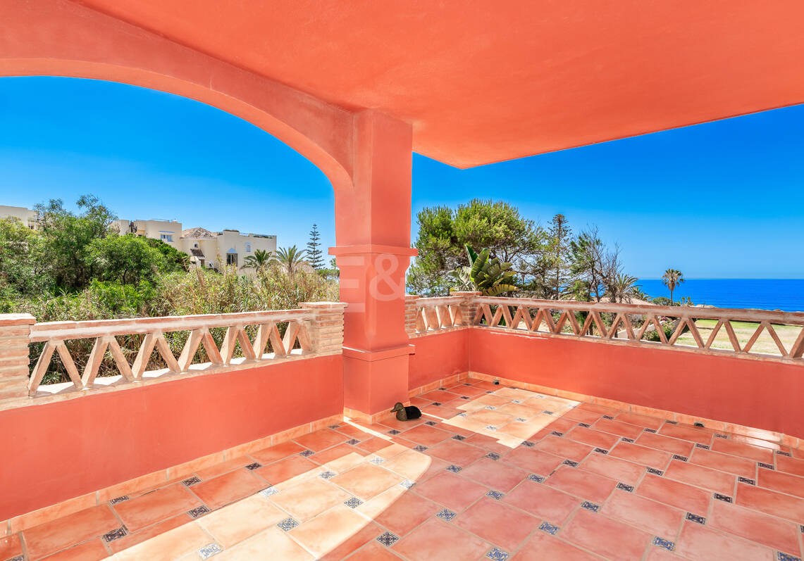Elviria Beachfront Apartament z oszałamiającymi widokiem na morze