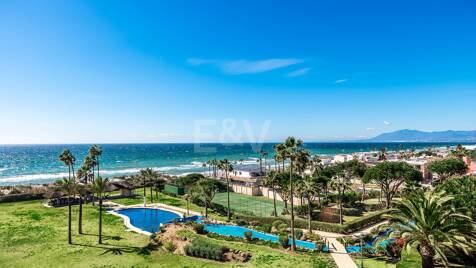 Apartamento Frente al Mar en Elviria con Vistas Impresionantes