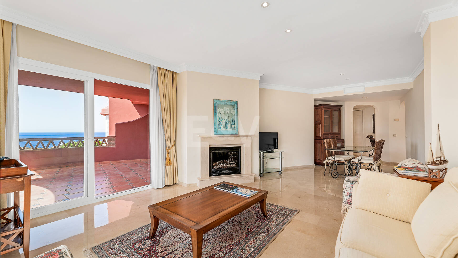 Apartamento Frente al Mar en Elviria con Vistas Impresionantes