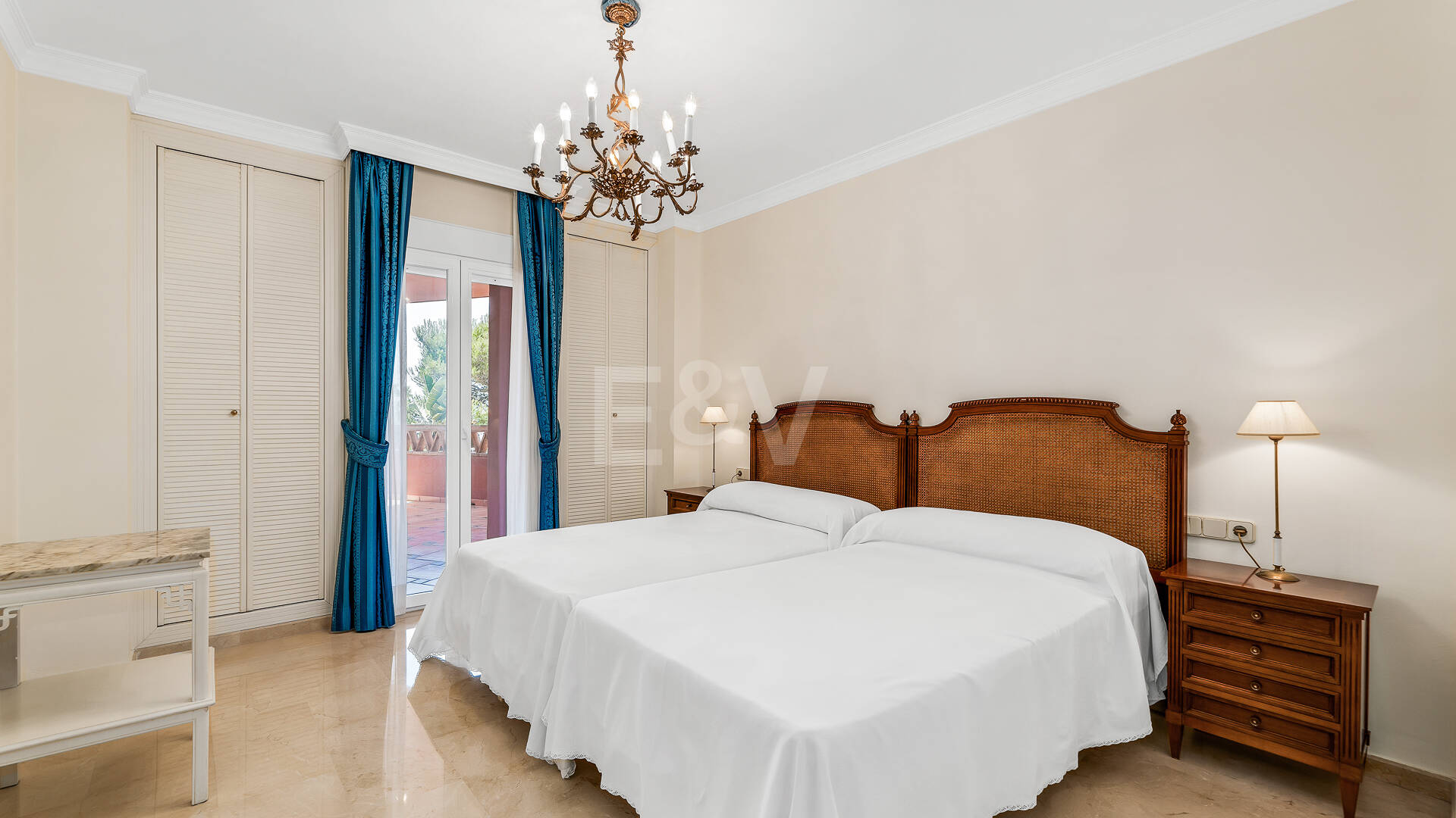 Apartamento Frente al Mar en Elviria con Vistas Impresionantes