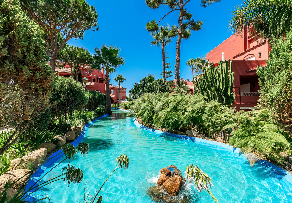 Elviria Beachfront Apartament z oszałamiającymi widokiem na morze
