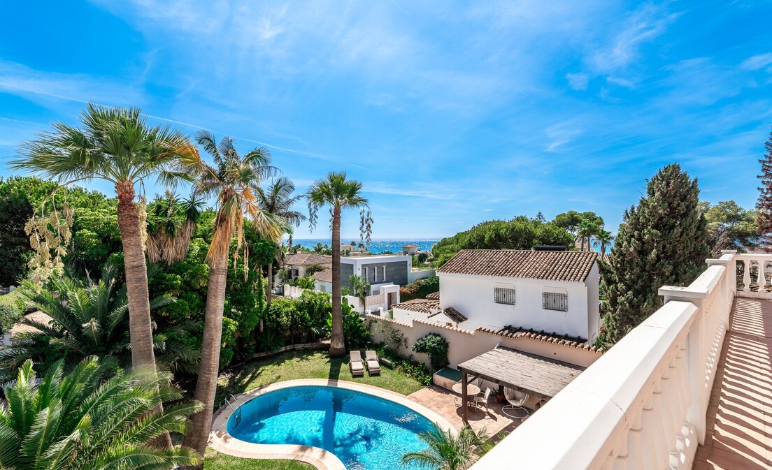 Große Villa in Las Chapas Playa, nur wenige Meter von den besten Stränden in Marbella