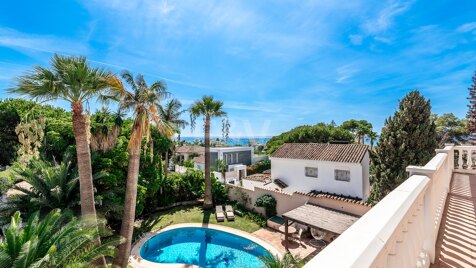 Duża willa w Las Chapas Playa, zaledwie kilka metrów od najlepszych plaż Marbella