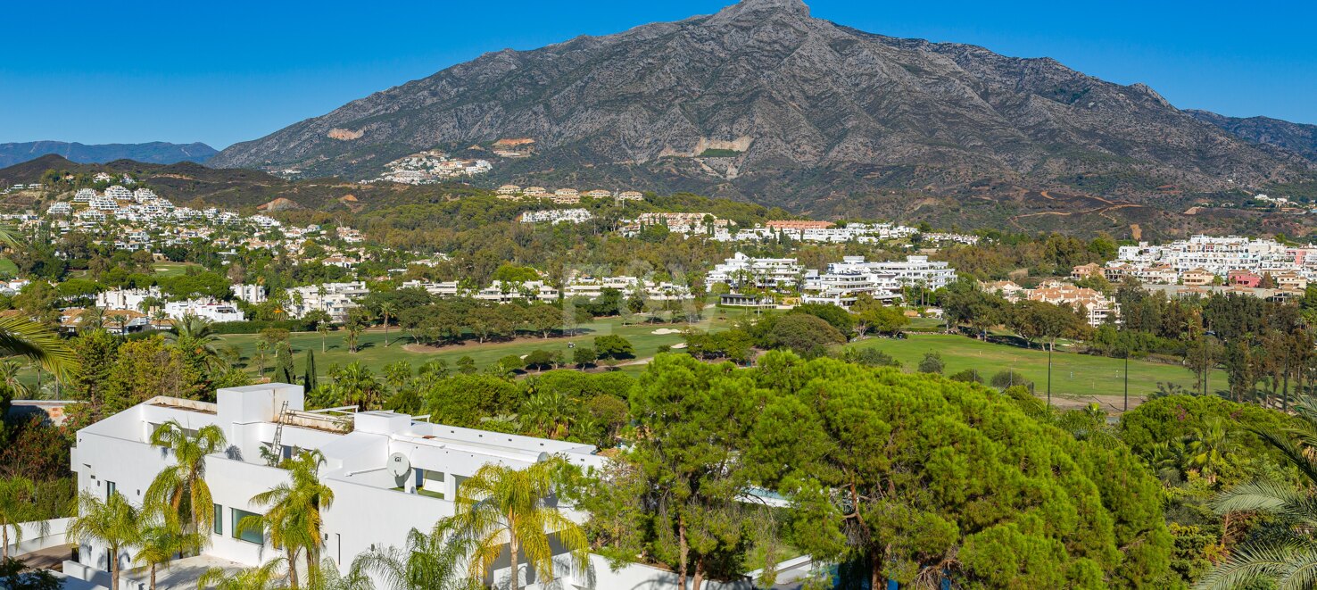 Ático dúplex en Nueva Andalucía con piscina en azotea y vistas panoramicas increibles