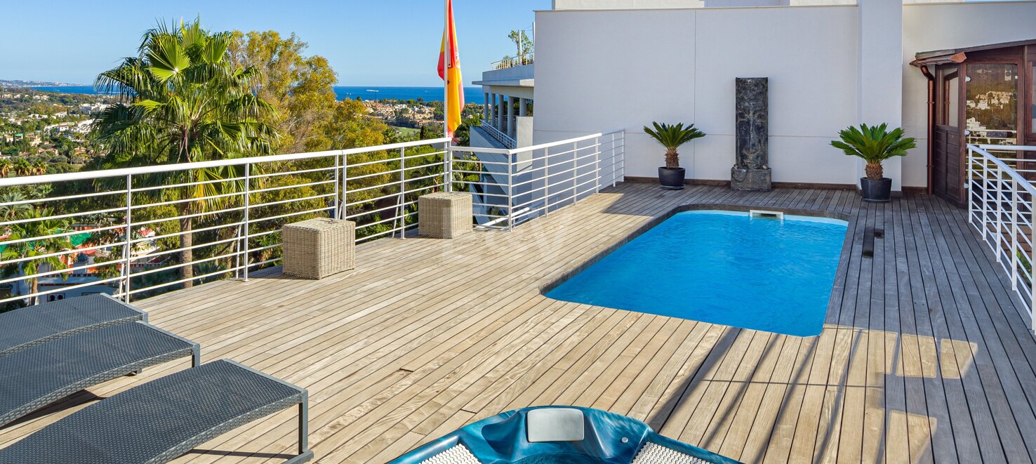 Ático dúplex en Nueva Andalucía con piscina en azotea y vistas panoramicas increibles