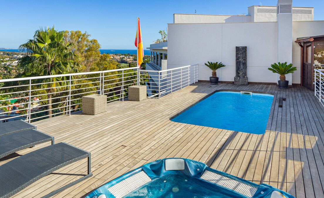 Ático dúplex en Nueva Andalucía con piscina en azotea y vistas panoramicas increibles