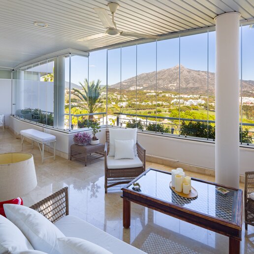Ático dúplex en Nueva Andalucía con piscina en azotea y vistas panoramicas increibles