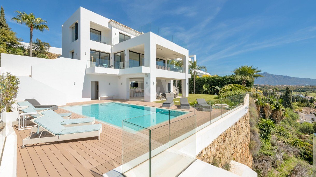 Villa in El Paraíso mit Panoramablick auf das Meer und die Berge