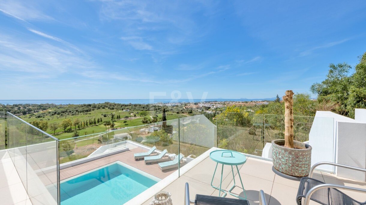 Villa in El Paraíso mit Panoramablick auf das Meer und die Berge