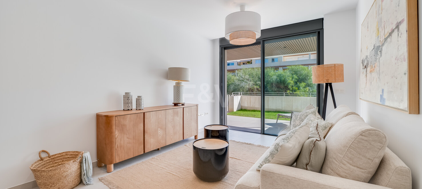 Moderno Apartamento a 100m de la Playa en Elviria