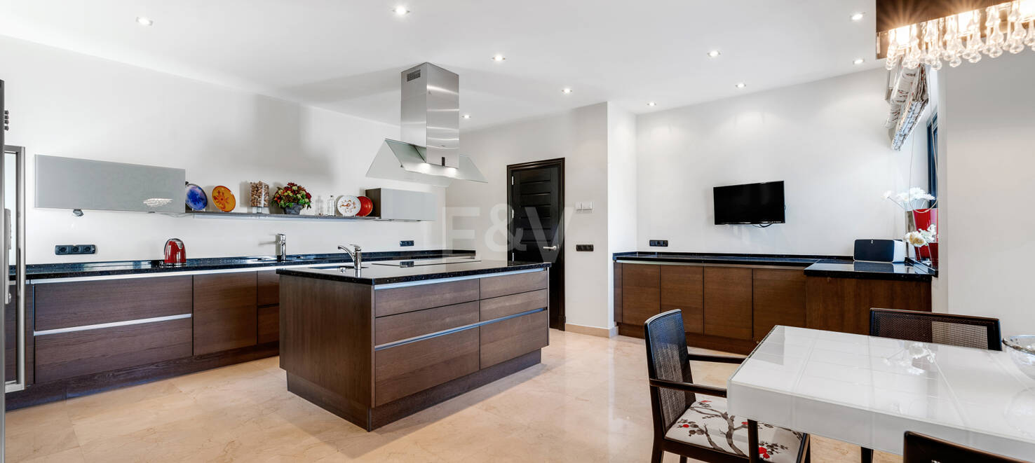 Finest luxury Villa in La Zagaleta with sea & mountain views