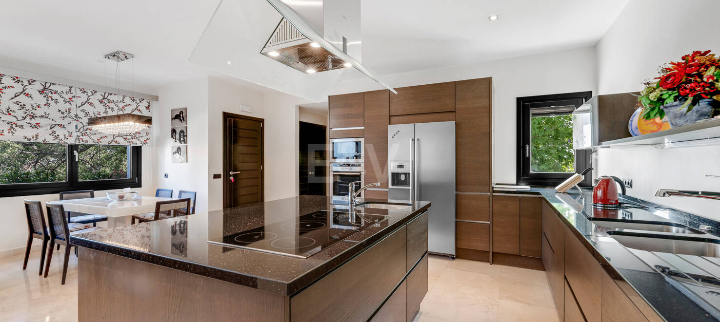 Finest luxury Villa in La Zagaleta with sea & mountain views