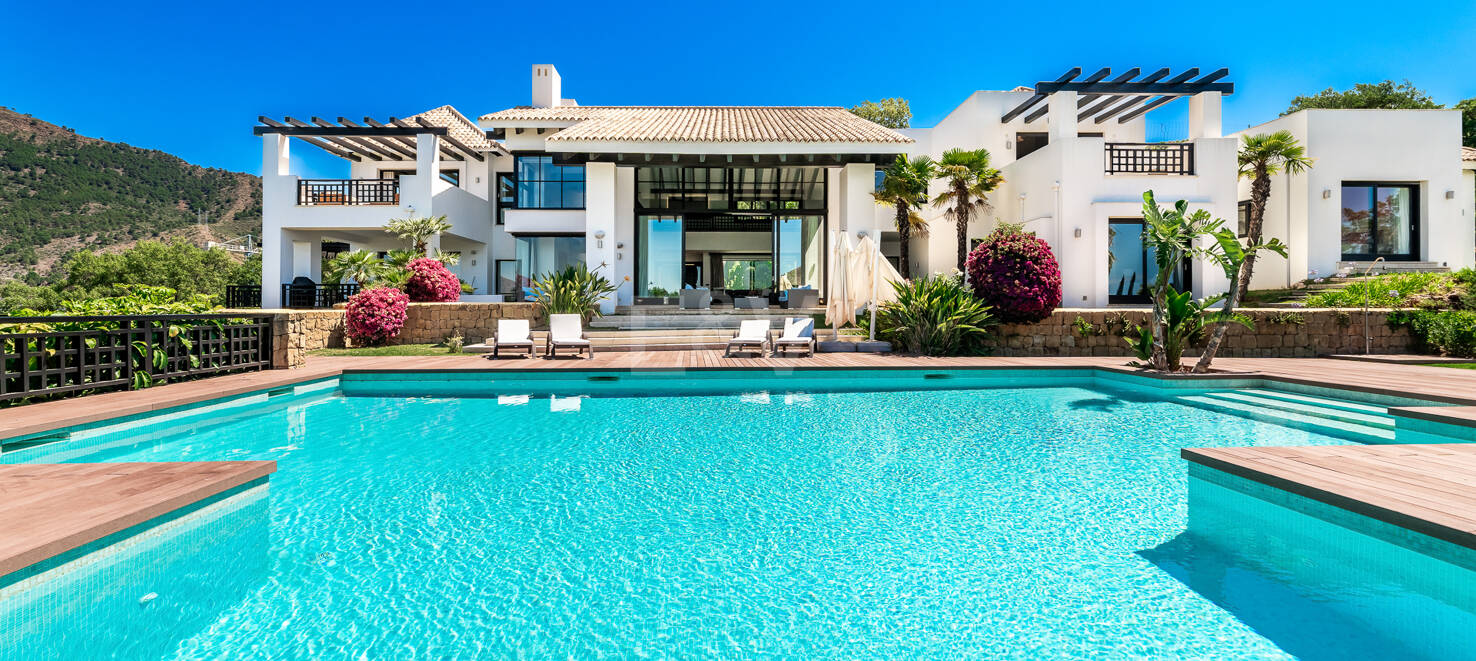 Finest luxury Villa in La Zagaleta with sea & mountain views