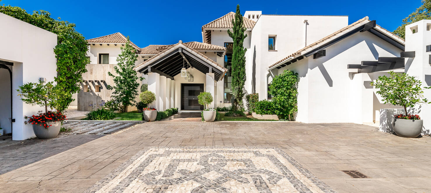 Finest luxury Villa in La Zagaleta with sea & mountain views