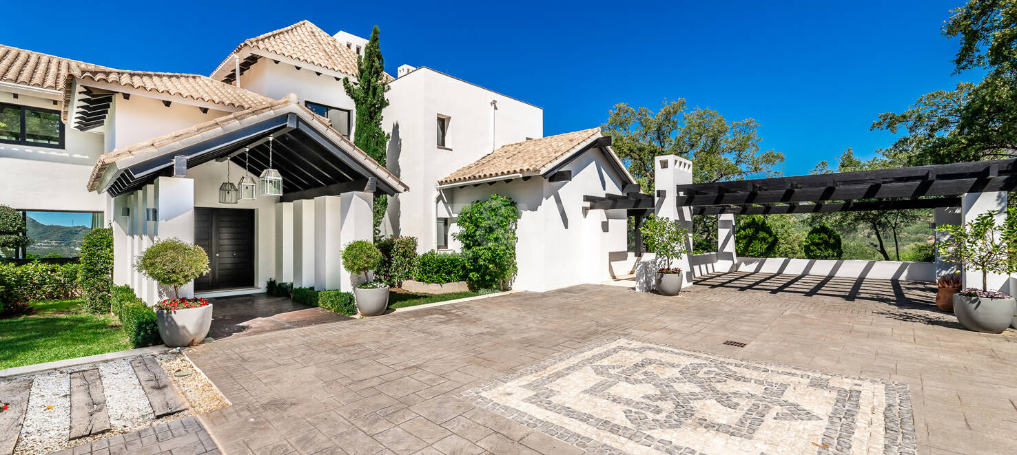 Finest luxury Villa in La Zagaleta with sea & mountain views
