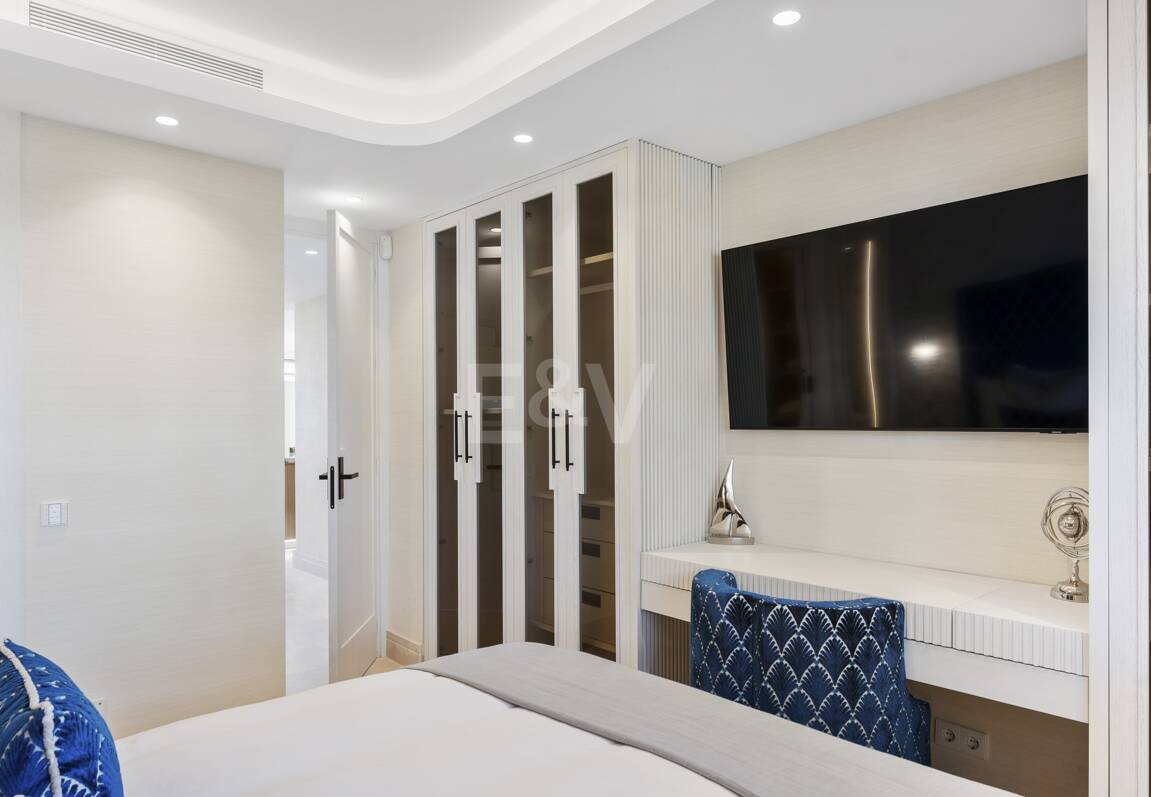 Splendid Frontline Lägenhet i Puente Romano