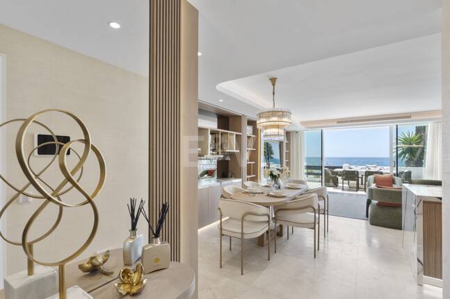 Splendid Frontline Lägenhet i Puente Romano