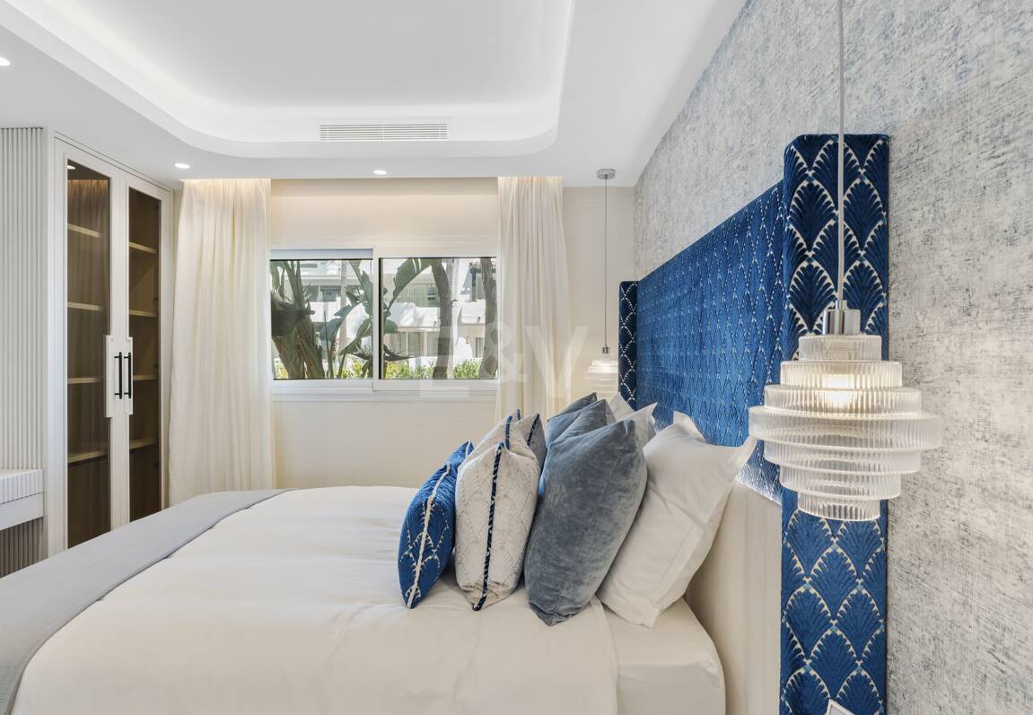 Splendid Frontline Lägenhet i Puente Romano