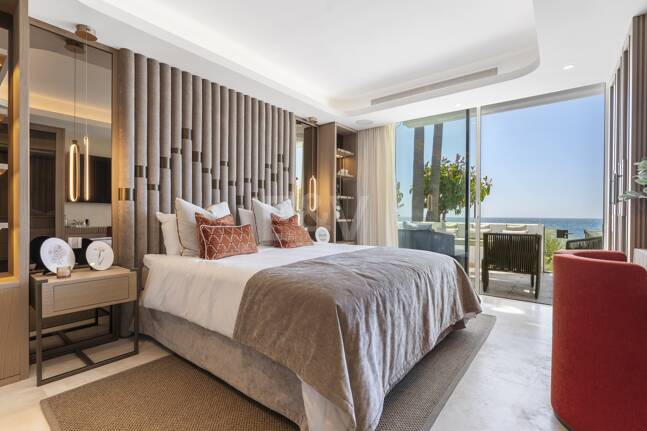 Splendid Frontline Lägenhet i Puente Romano