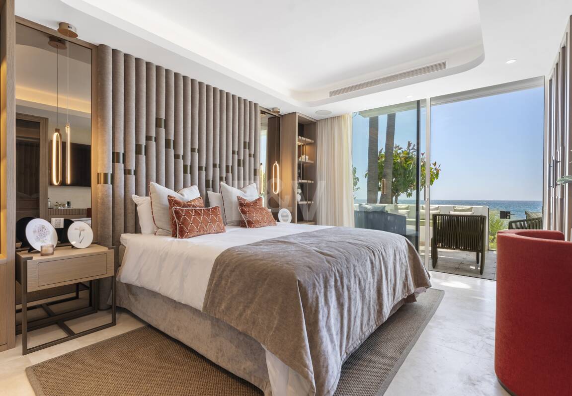 Splendid Frontline Lägenhet i Puente Romano