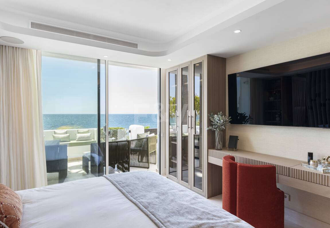 Splendid Frontline Lägenhet i Puente Romano