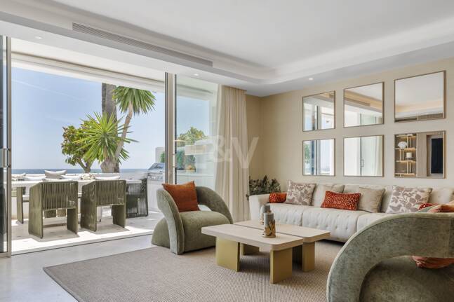 Splendid Frontline Lägenhet i Puente Romano