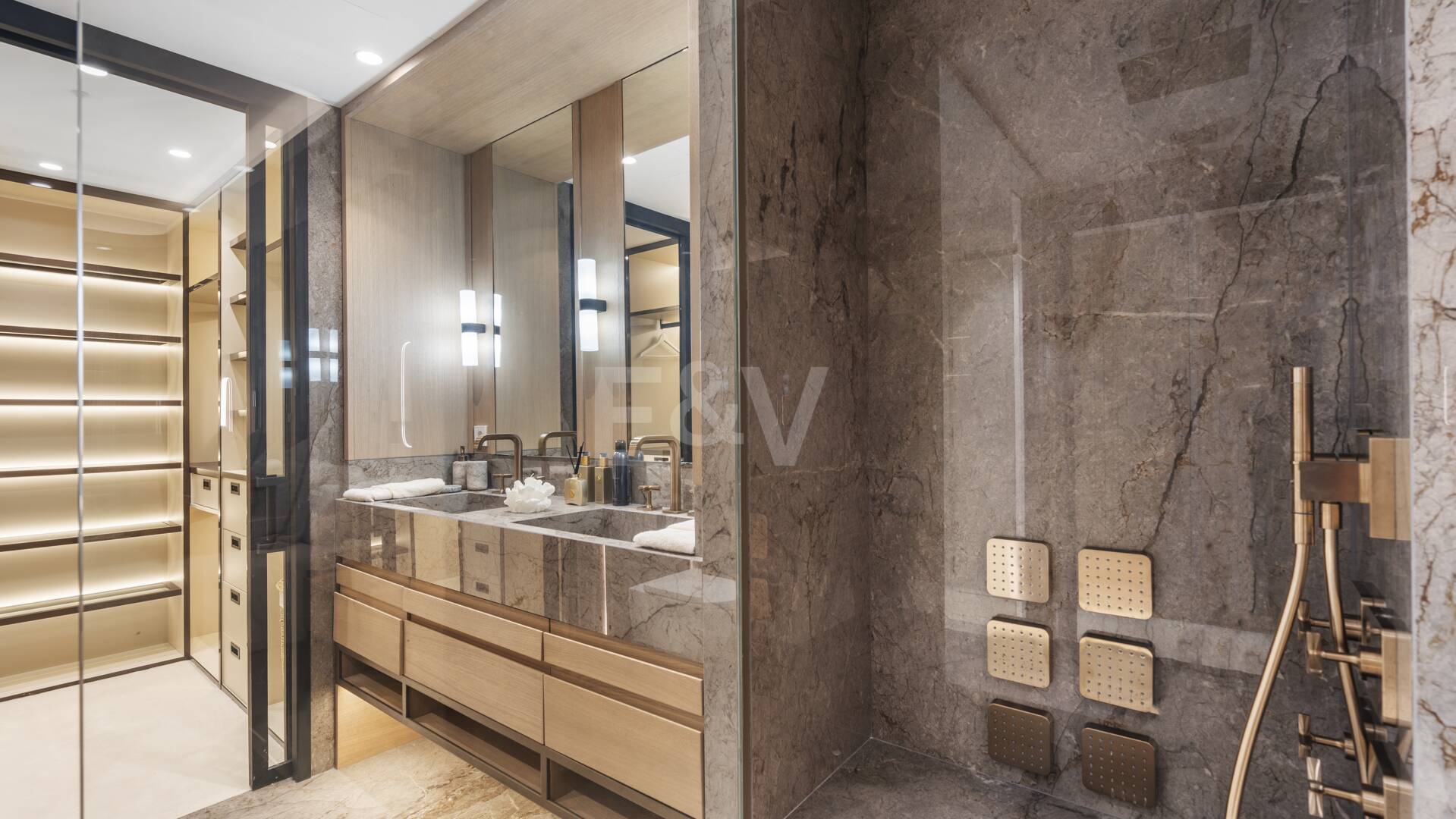 Splendid Frontline Apartment in Puente Romano