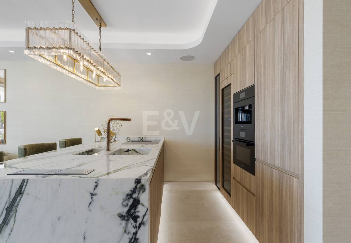 Splendid Frontline Lägenhet i Puente Romano