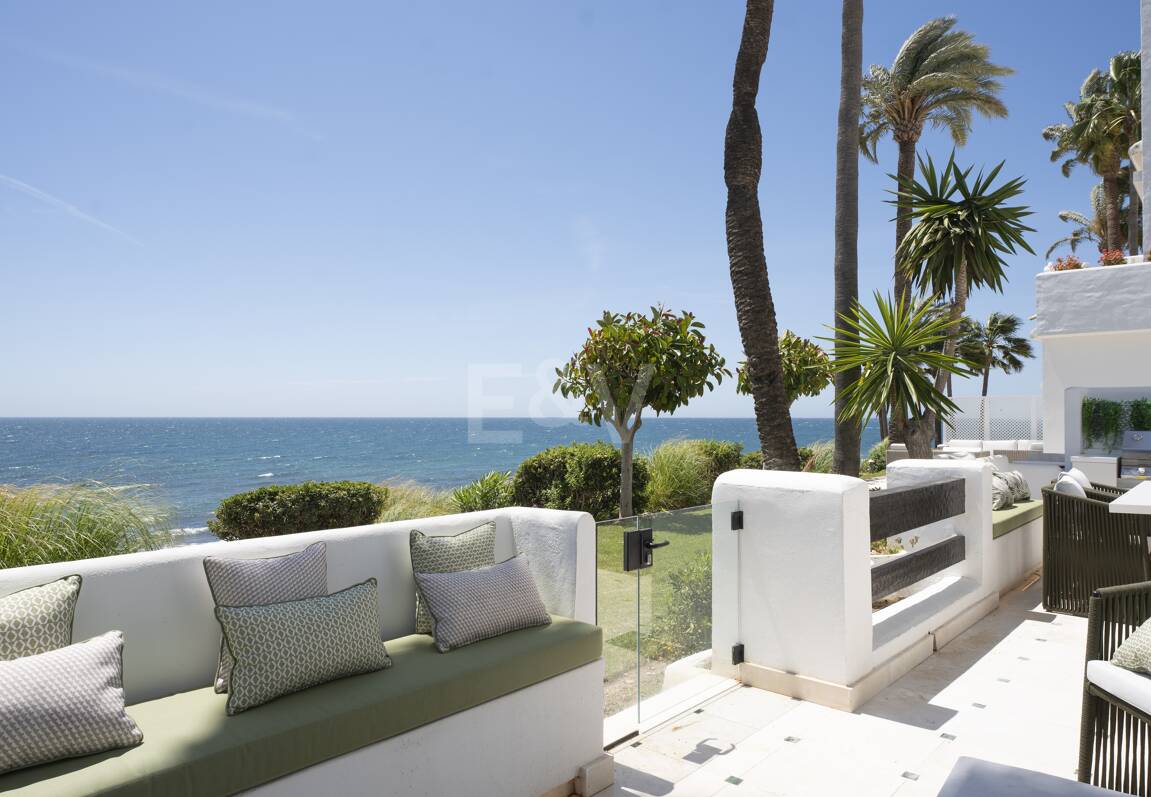 Splendid Frontline Lägenhet i Puente Romano