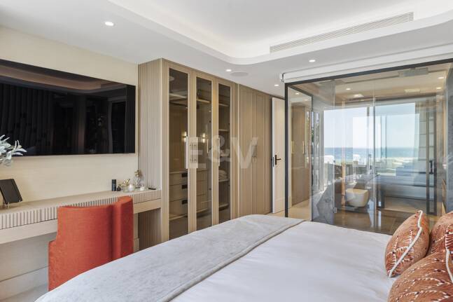 Splendid Frontline Lägenhet i Puente Romano