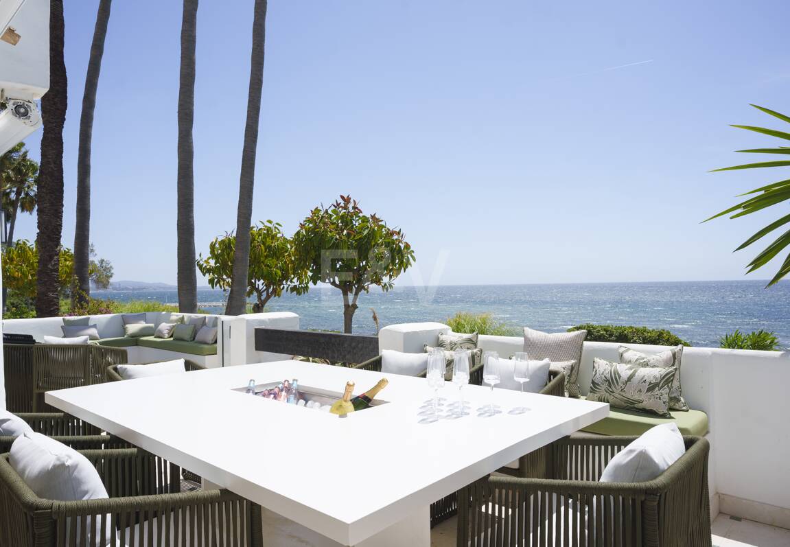 Splendid Frontline Lägenhet i Puente Romano