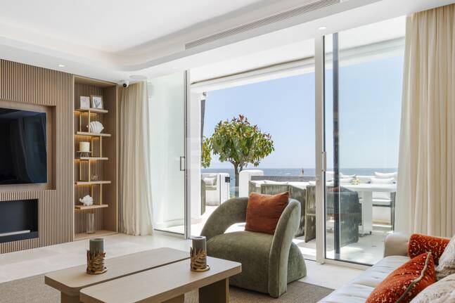 Splendid Frontline Lägenhet i Puente Romano