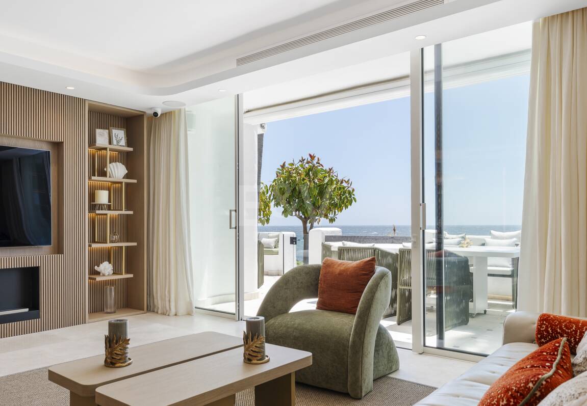 Splendid Frontline Lägenhet i Puente Romano